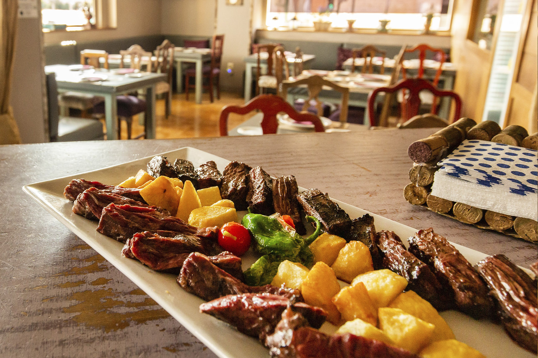 Carne Con Acento y sala